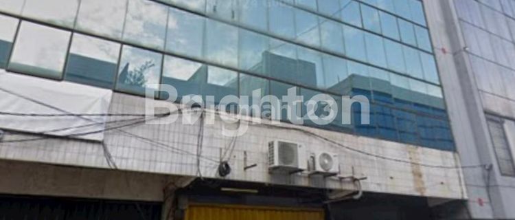 READY-TO-USE SHOPHOUSE IN CENTRAL SEMARANG. COMMERCIAL COMPLEX, STRATEGIC & BUSY LOCATION. 1