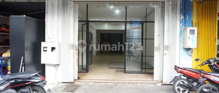 4.5 Story Shophouse in Central Semarang. Strategic Location & Always Crowded. 1