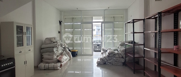 Two-Storey Shop House (Three-Storey Facade) In Adivasa Tanah Mas. Strategic Flood-Free Location. Suitable For Office, Bank, Restaurant, Etc. 1