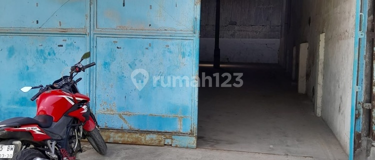 Gudang Siap Pakai Dekat Pelabuhan, Lokasi Strategis 1