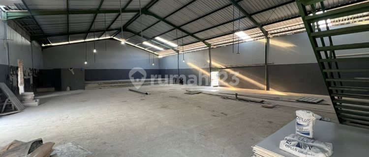 Ready-to-Use Warehouse in West Semarang. Container Accessible, Office & Mess Available. 1