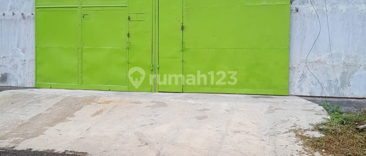 Ready-to-Use Warehouse in an Industrial Area 1