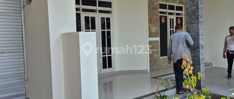 Rumah 2 Lantai Sial Pakai di Semarang Barat 1