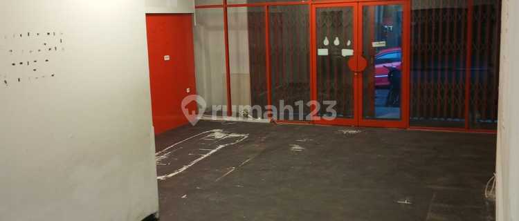 3-Story Shop House for Rent, Strategic Location in Cilendek, Bogor 1