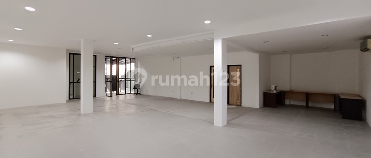 Semi Building 4 Floors Tomang - Strategic Commercial Zone, Ready to Use 1