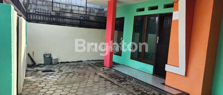 RUMAH  DI PINGGIR JALAN DI PUSAT KOTA 1