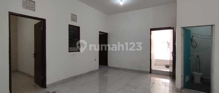 Store + 2 Bedroom House in West Denpasar 1