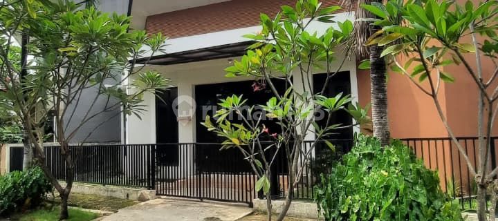 Neat Hook House Ready to Live In and Well-Maintained in Bintaro Sector 9 1