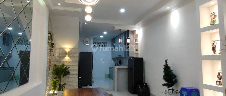 Rumah 2 Lantai Bagus Furnished di Jembatan Gambang, Jakarta Utara 1