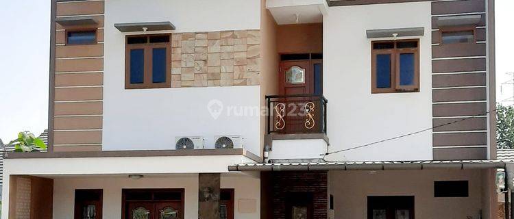 Rumah bagus, 2 lantai semi Furnished, siap huni di Ciracas 1