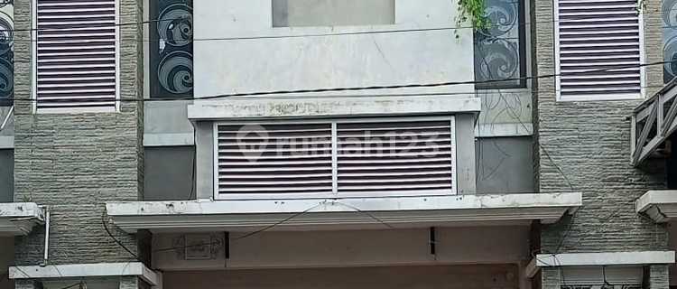 Strategic 2-Story Shop House for Rent - Tlogoadi Area, Mlati, Spacious Parking | Busy & Smooth Location 1