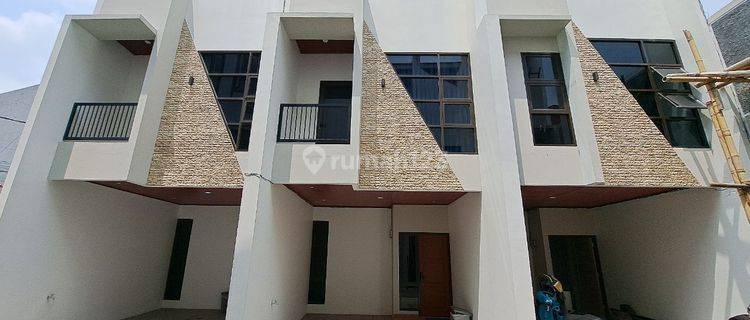 DIJUAL CEPAT RUMAH 2 LANTAI SIAP HUNI DI PULO GADUNG  1