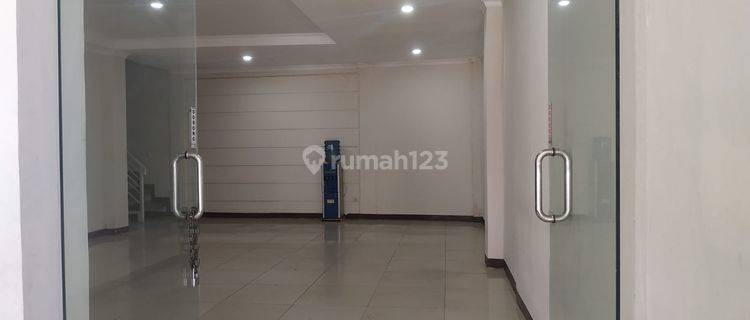 Rumah Mainroad Bisa Jadi Tempat Kantor Office Jalan Surya Sumantri Bandung  1