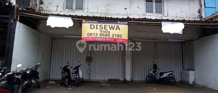 For rent: 2-door shop house, suitable for minimarket. 1