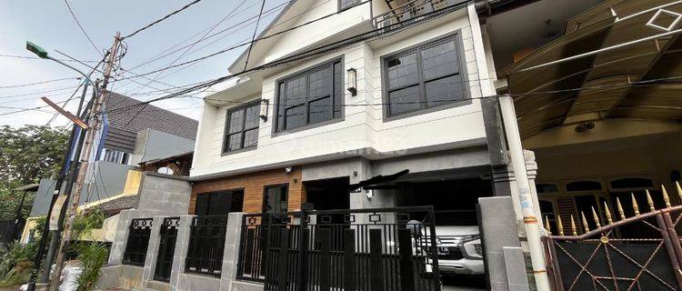 Di Jual Rumah Baru 3 Lantai Di Pondok Bambu 1