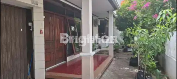 Rumah Tengah Kota  Besar  Terawat  Strategis 1