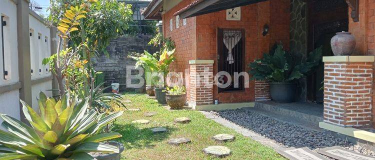 Turun Harga ...rumah Mewah, Bergaya Vintage Di Banjarsari Solo 1