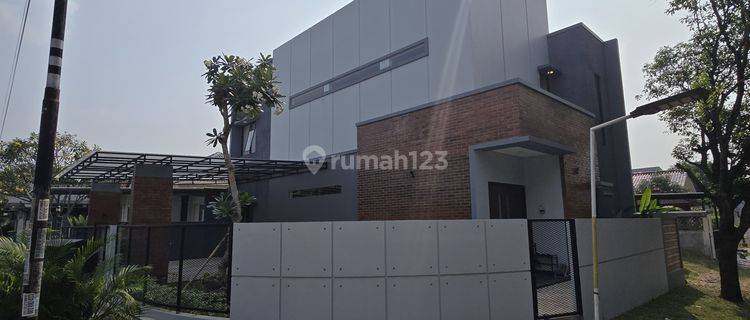 RUMAH HUK DALAM KOMPLEK PERUMAHAN KENCANA LOKA BSD CITY 1