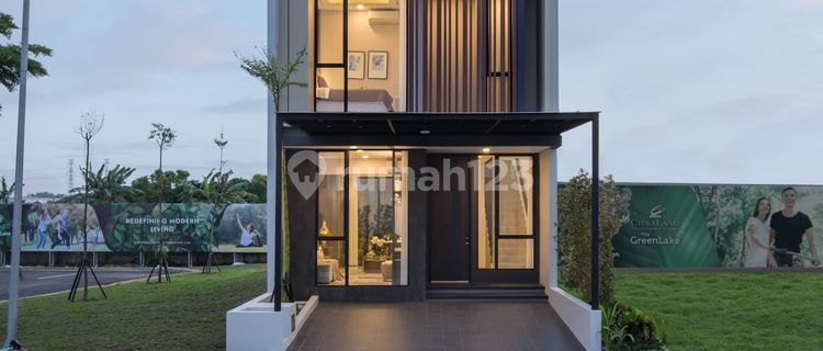RUMAH 1M-an DI CITRALAND THE GREEN LAKE, SURABAYA BARAT 1