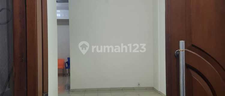 For rent: BSD GRIYA LOKA house, 1 floor, 3 bedrooms, 2 km away. 1