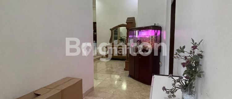 Rumah cantik disewakan di jalan Juanda  1