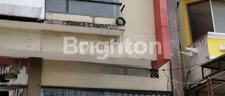 2 1/2 story shop house for rent on Ahmad Yani Street. 1