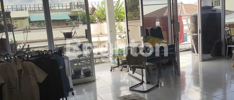 Ruko disewakan di jalan raya Danau Toba 1