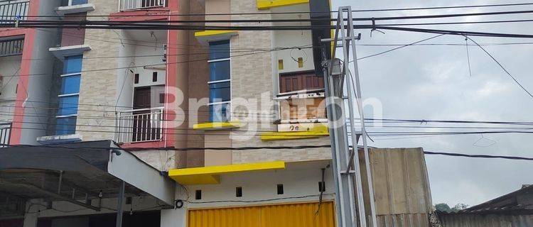 Ruko 3 lantai disewakan di jalan merdeka  1