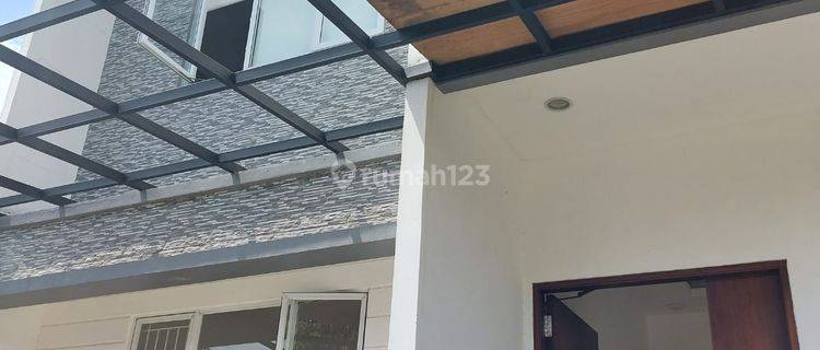 Rumah 3 Lantai SHM di Sutera Onix, Alam Sutera, Tangerang 1