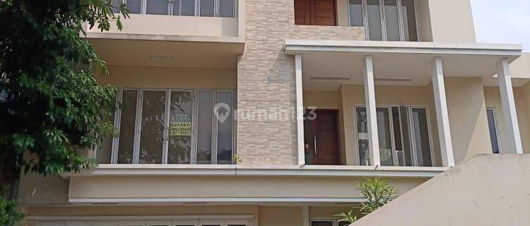 Rumah Mewah 3 Lantai di Emerald Cove Summarecon Serpong, Gading Serpong 1