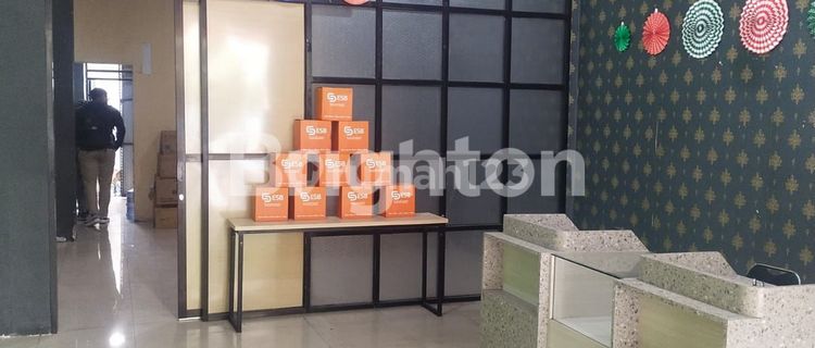 Strategic 3-Storey Shop House Near Majapahit and Gayamsari Toll Exit 1