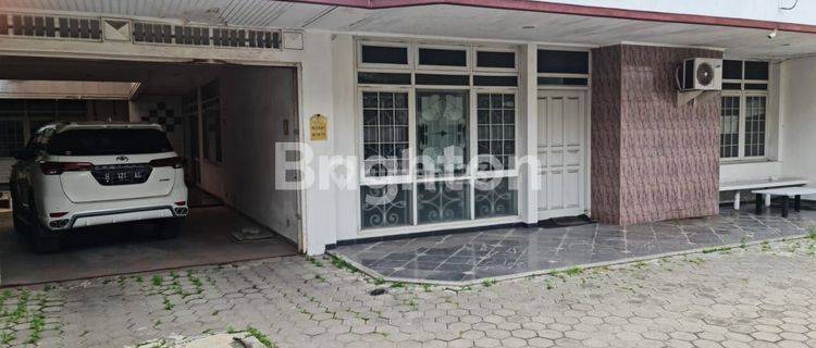 RUMAH MEWAH STRATEGIS TENGAH KOTA 2 LANTAI 1