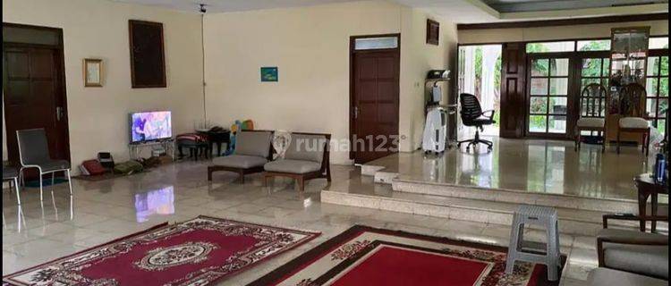 Disewakan Rumah Cocok Untuk Dijadikan Kantor 1