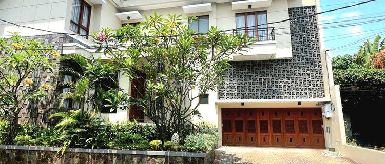 Disewakan Rumah Modern Townhouse Di Kemang Jakarta Selatan  1