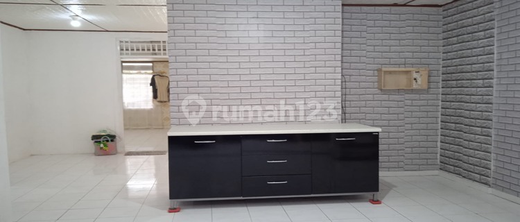 Affordable House with Spacious Land in Reni Jaya, Pamulang, Tangerang, Pamulang. SHM - Good Ownership Certificate, Semi Furnished. 1