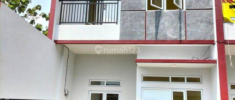 Rumah baru dalam cluster 2 Lantai belum dihuni, di Bantar gebang 1