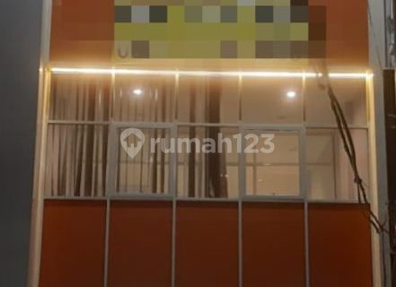 Quick Sale Strategic Shop House in Kebon Jeruk 3 Floors 1