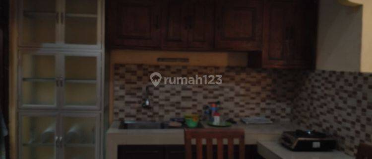 Disewakan rumah 2 lantai bagus dan siap huni 1