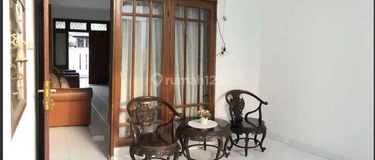 Dijual rumah bagus 2 lantai 1