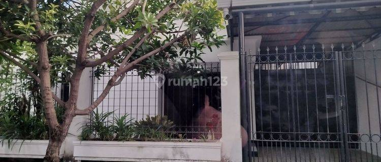 Dijual Rumah Minimalis Terawat & Siap Huni di Manyar Tompotika 1