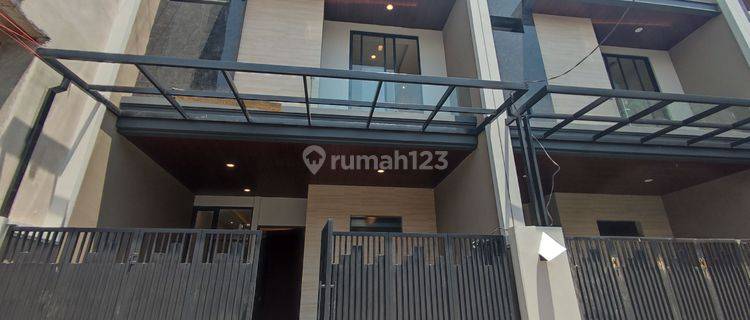 Rumah baru 3lantai Dukuh Kupang Surabaya Barat ada rooftop multifunction room dkt Mayjen Sungkono Ciputra World mall 1