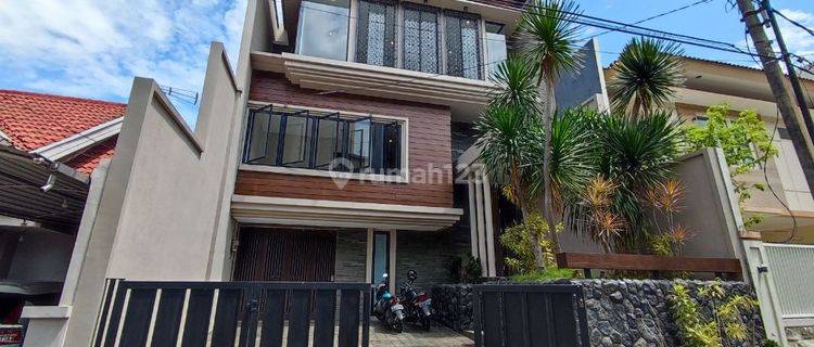 Modern style 3 lantai dijual Rumah baru Araya Galaxy bumi permai Surabaya timur dkt Raya Merr Pakuwon city kertajaya manyar klampis 1