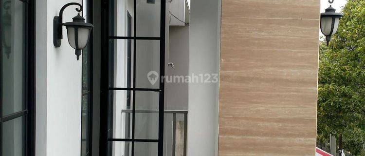 Dijual Rumah Bagus 2 Lantai di Batununggal 1