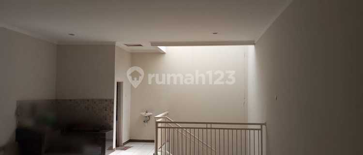 For Rent, Clean Shop House Ready to Use In Kopo Permai 1