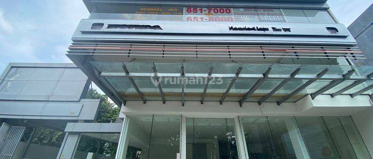 Dijual Gedung Ex Showroom 1657m2 3 Lantai, Siap Huni. Cocok Untuk Showroom 1