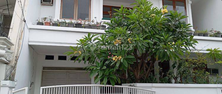 Rumah Besar Siap  Huni Di Kemanggisan Jakarta Barat 1
