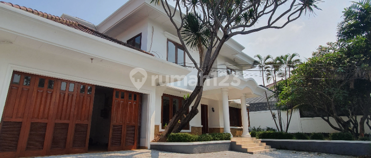 House in Kemang, South Jakarta Spacious and Comfortable 1