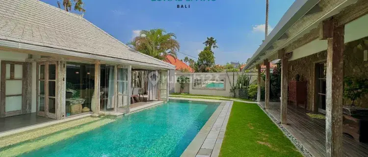 4BR Villa with Views Overlooking Rice Fields in Kerobokan, Badung 1