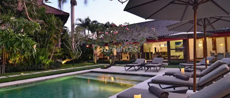 5 Bedroom Villa With Spacious Garden in Bumbak, Badung SHM 1