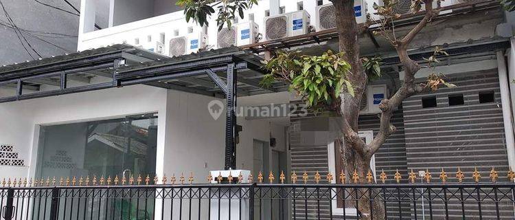 Dijual Rumah Kost kostan 20 Kamar + 1 Unit Kios di Tebet 1